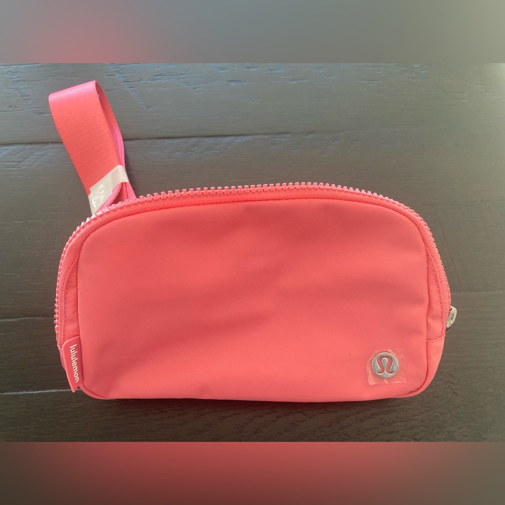 Lululemon Everywhere Belt Bag (NWT)